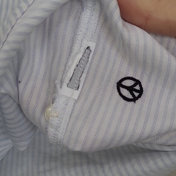 Button up Size Small - Picture 4 of 8